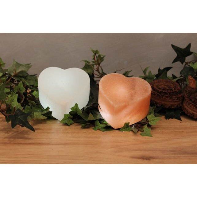 Himalaya Zoutkristal Hart Oranje Led Lampje 9x5,5cm. (rechts Op De Foto) 1 <span data-v-0c8e37cc="">Dankzij de jarenlange ervaring door Himalaya Salt Dreams garanderen zij een zorgvuldige omgang met het buitengewone natuurlijke zoutkristal. De zoutstenen worden met de grootste zorg verwerkt om exclusieve decoratieve en zoutproducten te produceren. De hoge kwaliteitsnormen en het uitgebreide vakmanschap worden weerspiegeld in het uiterlijk van HIMALAYA SALT DREAMS.</span> Een Himalaya Zoutlamp Hart zorgt voor rust, ontspanning en zuivering van de ruimte. Uniek handgemaakt uit Himalaya Zoutkristal uit Pakistan. Met snoer en LED lampje. Op de gloeilamp zit geen garantie, het is een gratis cadeau bij dit product. Himalaya Zoutkristal Hart Oranje Led Lampje 9x5,5cm. (rechts Op De Foto)